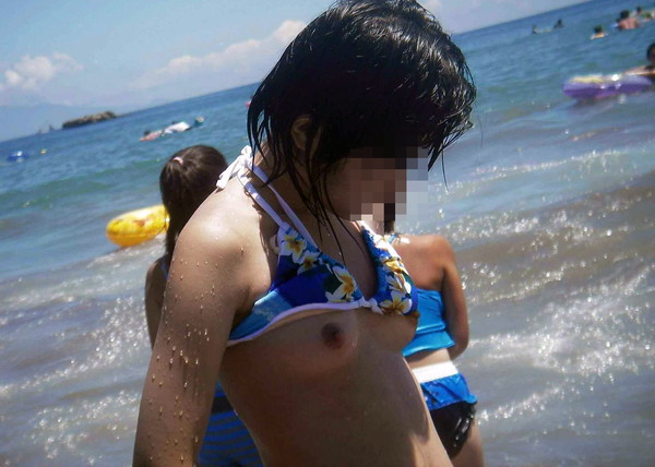 【エロ画像】女性が水着を着て起こすハプニングはなぜエロいのかを知りたくて探した結果を集めてみました