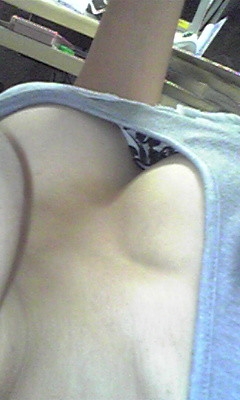 【エロ画像】女の子たちの楽しい＆恥ずかしいおっぱいポロリ乳首チラハプニング画像集めてみましたＷＷ 09