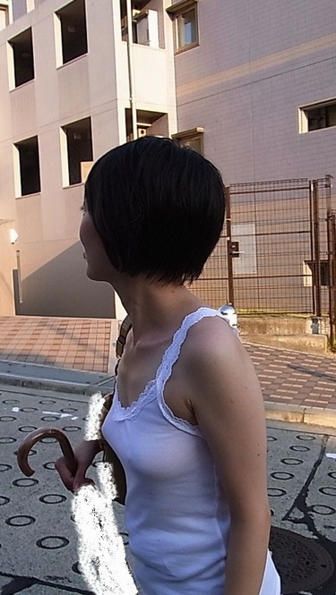 【乳首画像】女の子達がこの暑い夏を乗り切るために薄着と言う対処法を取った結果ｗｗ 07