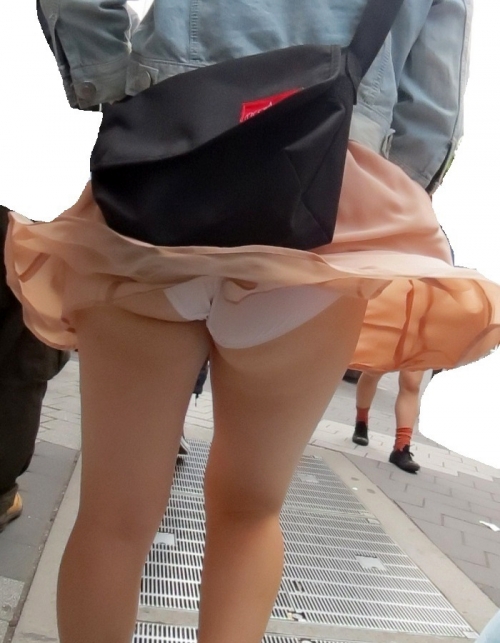 【パンチラ画像】短いスカートの女の子ども！風神様のお通りじゃあ～ｗｗパンチラじゃあ～ｗｗ 08