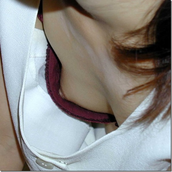 【ポロリ画像】乳輪から乳首まで丸見えな女の子達の恥ずかしい画像がこれだｗｗｗ 05