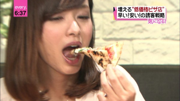 【放送事故画像】何食べてもエロく見えちゃうこの女達ｗｗ食べてる時の顔がｗｗｗ 16