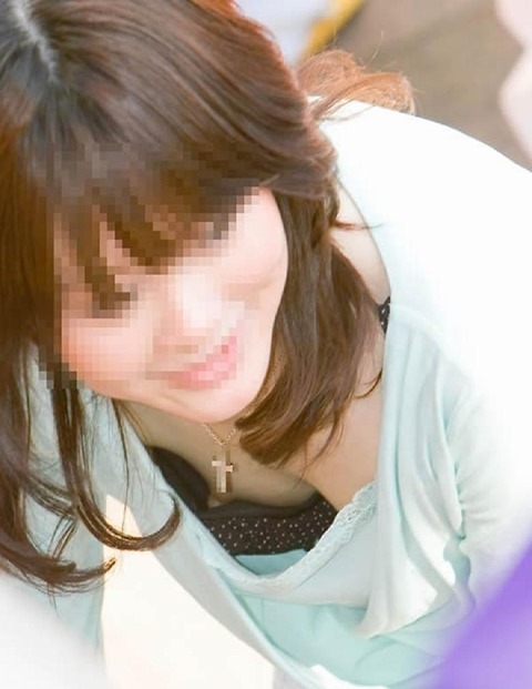 【ポロリ画像】日本人と外人どっちの乳首ポロリが好きですか？ｗｗ 09