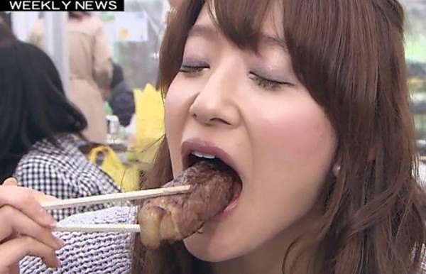 【擬似フェラ画像】テレビでこれ見よがしにエロい食べ方で男を誘惑する女達ｗｗｗ 23