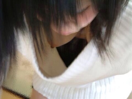 【ポロリ画像】日本人のチラッと見える乳首と外人のガッツリ見える乳首、どっちが好き？ｗｗ