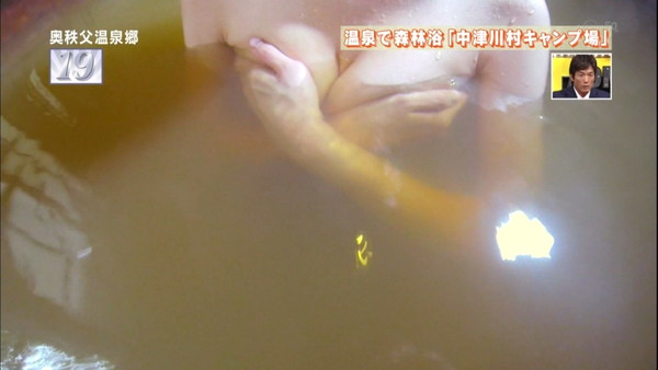 【放送事故画像】濡れた体と一枚のバスタオルがエロく見える、温泉美人たちｗｗ 22