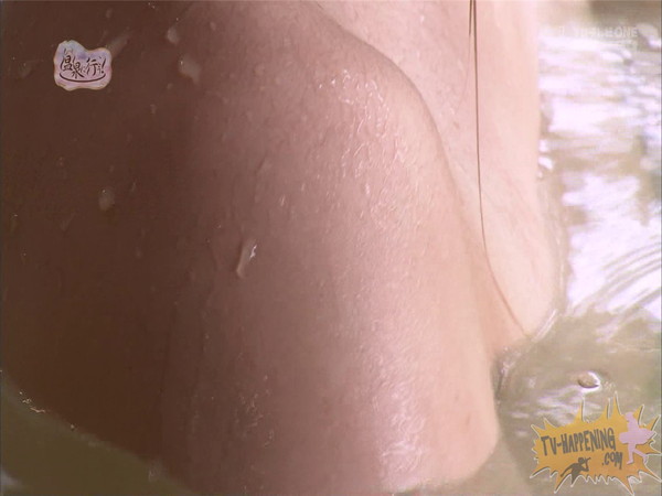 【お宝エロ画像】「温泉に行こう」に出てたギャルがお尻に日焼け跡くっきりでまじエロいんですけどｗｗ 28