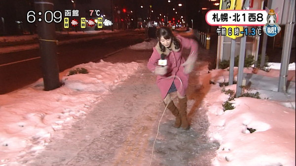 【放送事故画像】札幌放送の女子アナがこけた～！の瞬間にパンチラ！？ｗｗｗ（GIFあり） 03