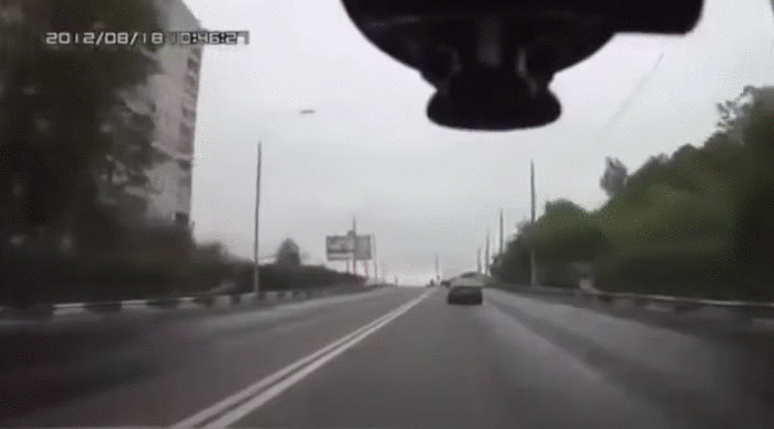 【衝撃GIF画像】悪質ドライバーに天中が下る！ドラレコが捉えた衝撃映像！ 20